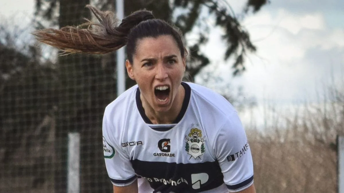Una jugadora de Gimnasia explotó contra el arbitraje