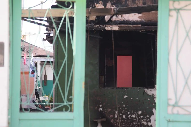 Voraz incendio en una vivienda de La Loma