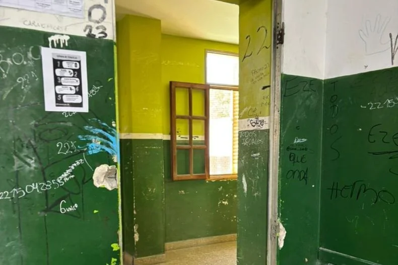 La Plata: se acerca el invierno y recrudece la crisis edilicia en escuelas