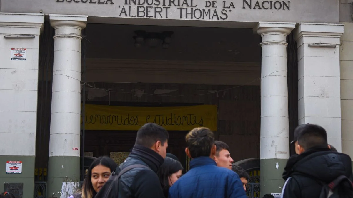 Estudiantes del Albert Thomas exigieron mejoras edilicias