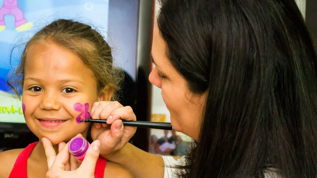 ANMAT prohibió una serie de maquillajes y perfumes infantiles de marcas reconocidas