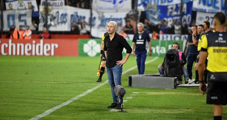 Israel Damonte en el desempate por el descenso entre Col&oacute;n y Gimnasia