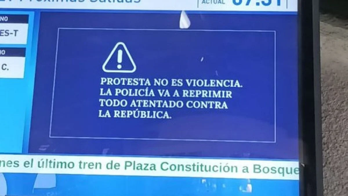 El mensaje del Gobierno en las estaciones de trenes en la previa a la marcha de jubilados