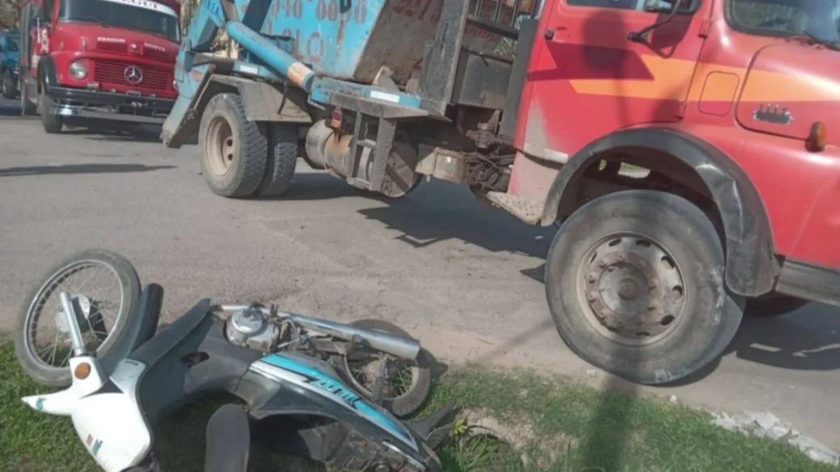 La Plata: una mujer fue rescatada de una zanja tras un fuerte choque