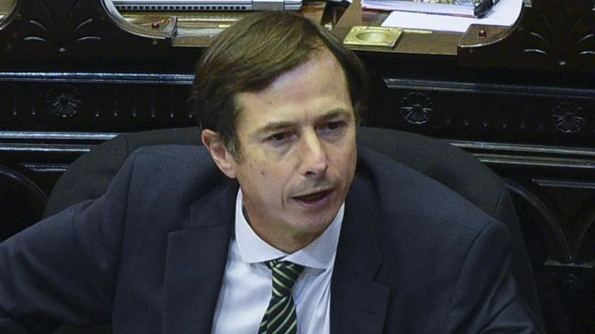 Ex legislador del PRO repudió el pedido de renuncia a Kicillof