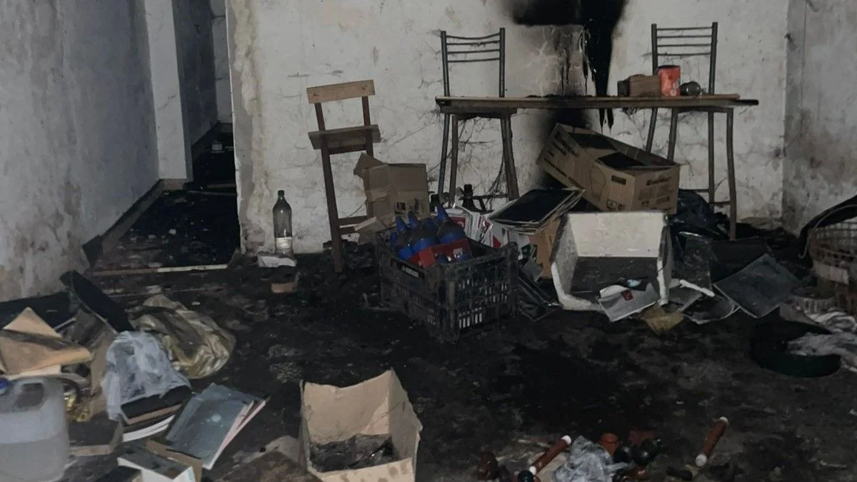 Bomberos controlaron un gran incendio en un galpón de La Plata