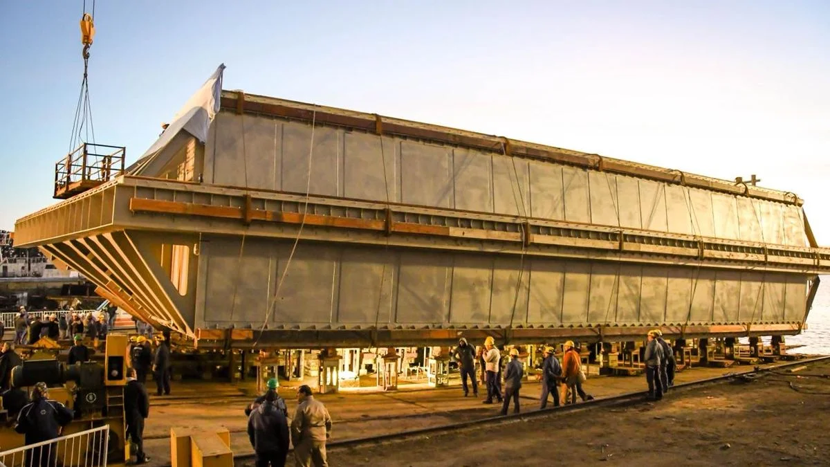 El Astillero Río Santiago entregó una nueva compuerta para Puerto Belgrano