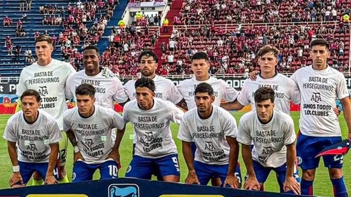 "AFA somos todos": la contradicción de los reclamos, los comunicados y la opinión del hincha