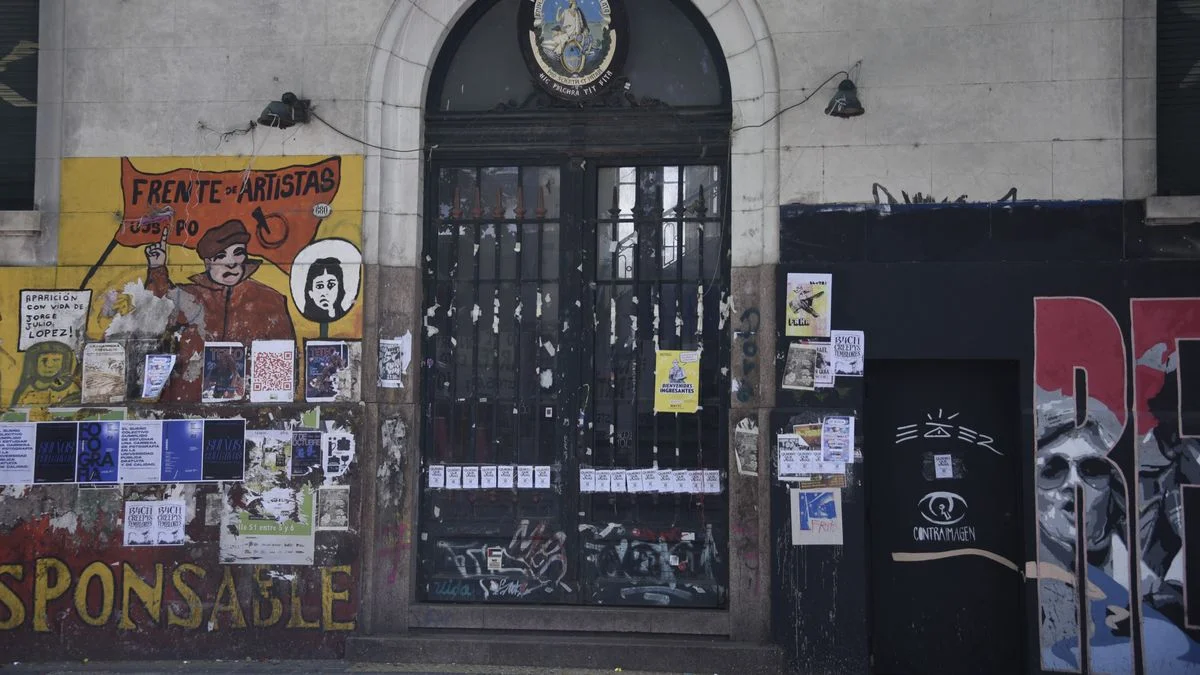 Qué es el grupo 764 que amenazó con abrir fuego en la UNLP