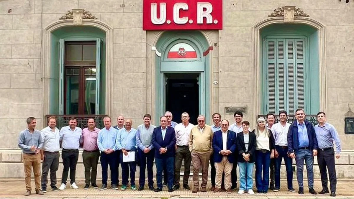 Intendentes de la UCR pedirán reuniones con Kicillof y Santilli