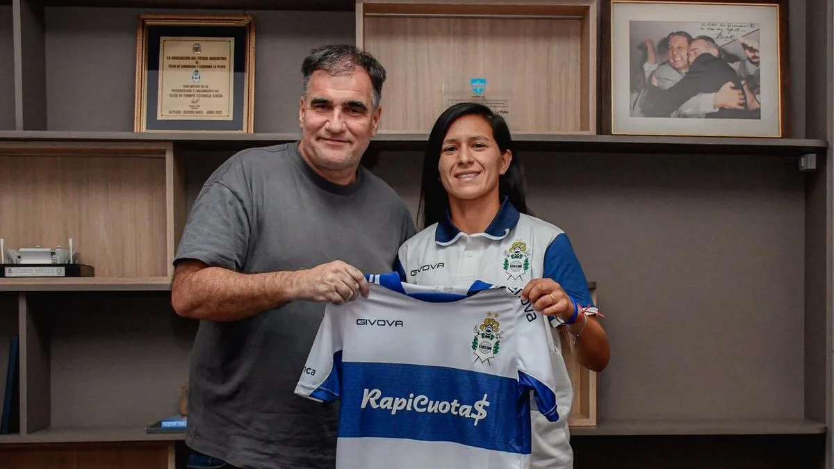 Gimnasia rompe el mercado femenino con una jugadora de Selección