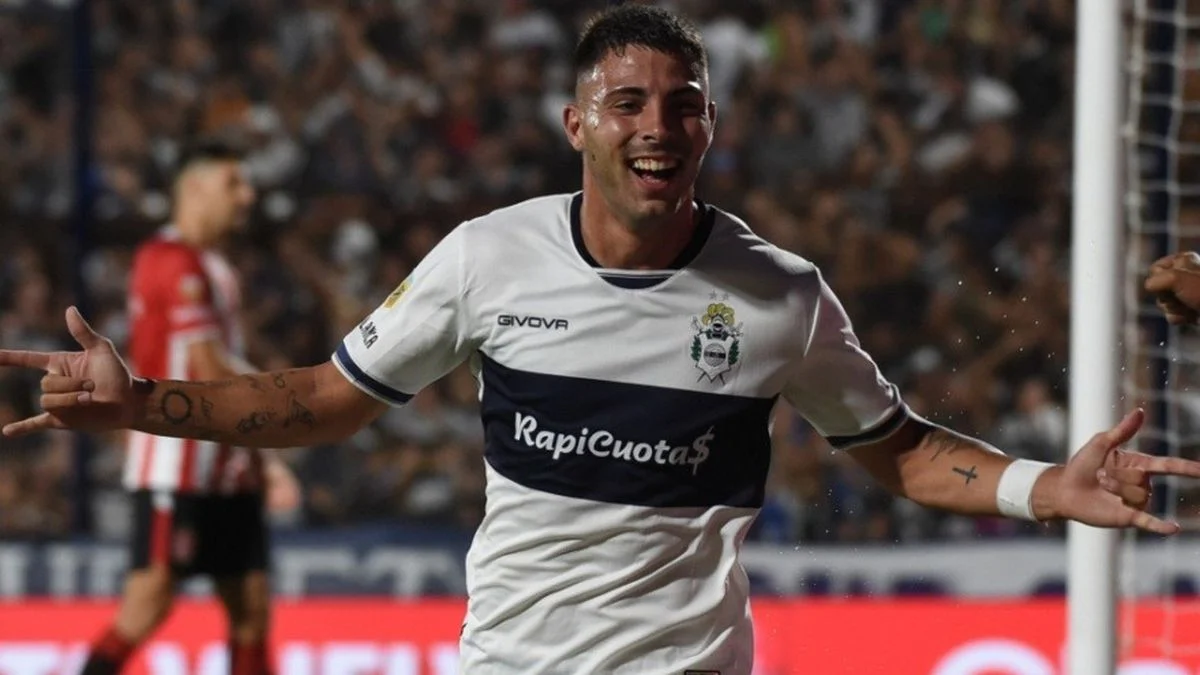 A horas del clásico de La Plata, un jugador de Gimnasia recibió una desagradable noticia