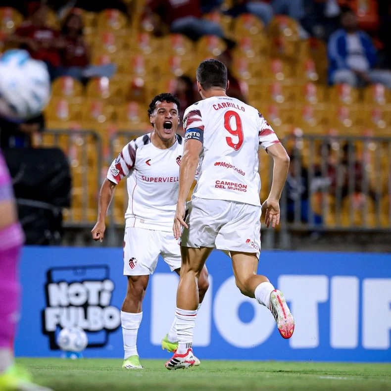 Tiago Palacios confirma su gran momento con un gol en el debut de la Copa Libertadores