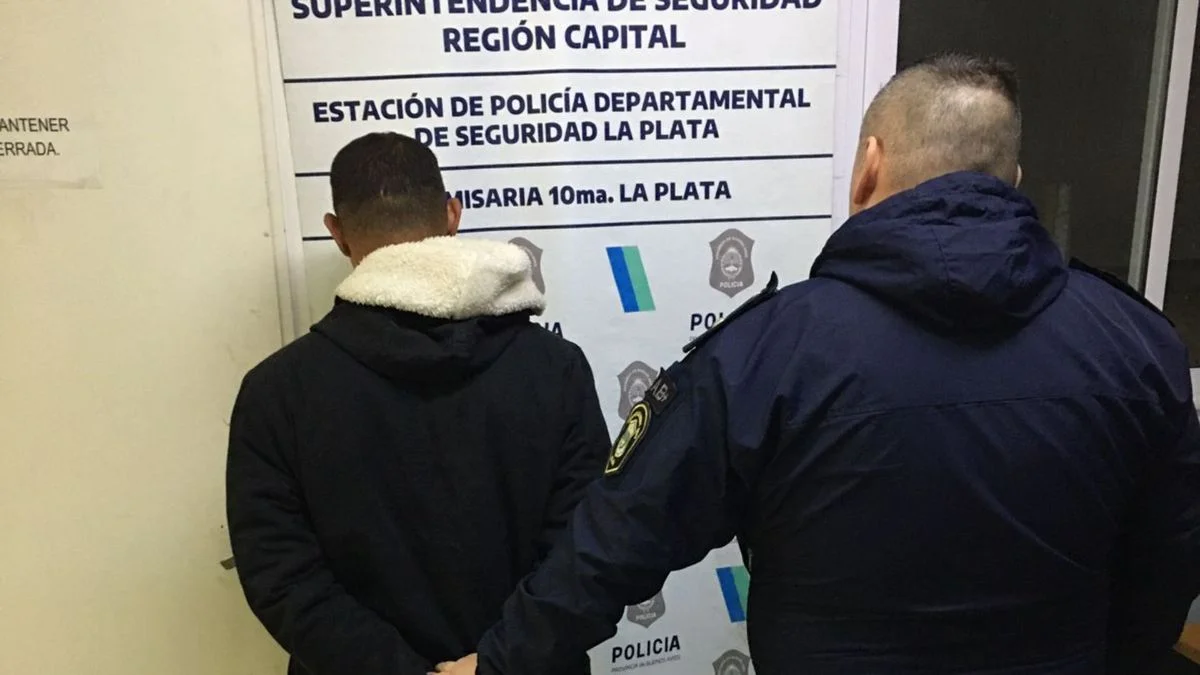 Violencia de género en La Plata: su ex la golpeó y prendió fuego su casa con ella adentro