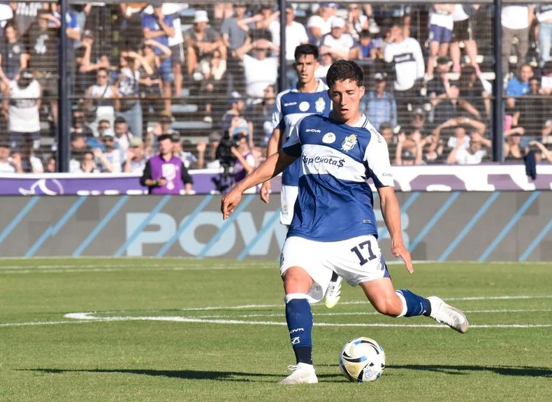 Gimnasia sonr&iacute;e: Nicol&aacute;s Barros Schelotto se luci&oacute; en el Bosque
