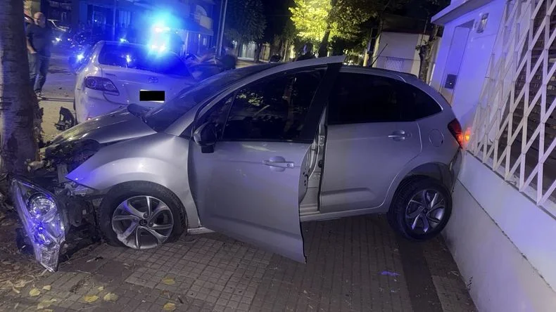 Frenética persecución policial en La Plata culminó en un fuerte choque y tres detenidos