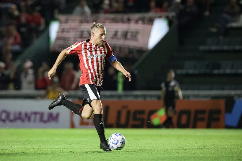 En las pr&oacute;ximas horas Santiago Ascac&iacute;bar podr&iacute;a dejar Estudiantes para ser refuerzo de Boca