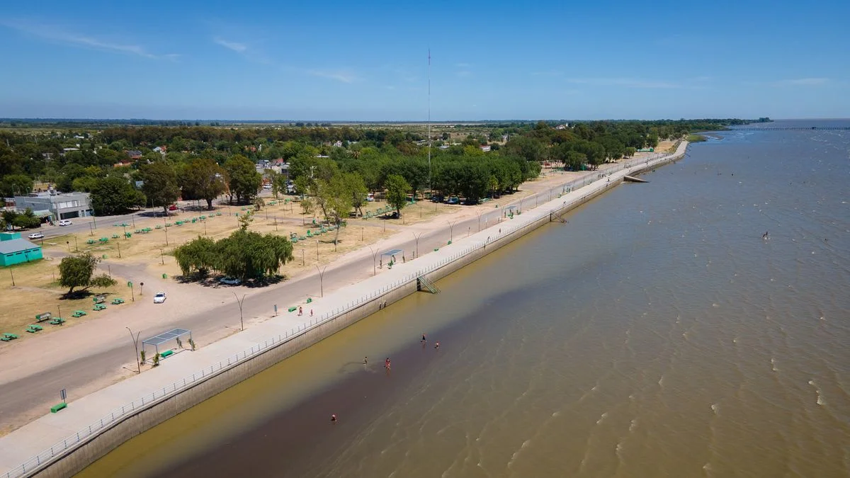 Denuncian que ABSA tira efluentes cloacales al Río de La Plata