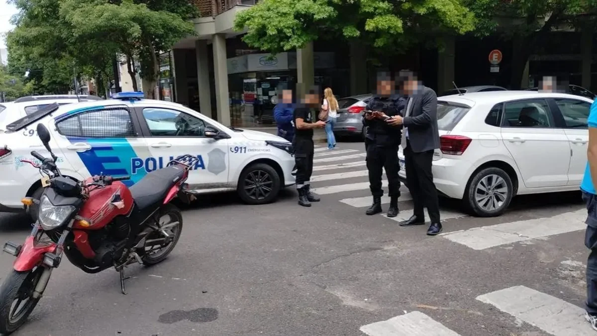 Un motociclista fue hospitalizado por un choque en La Plata
