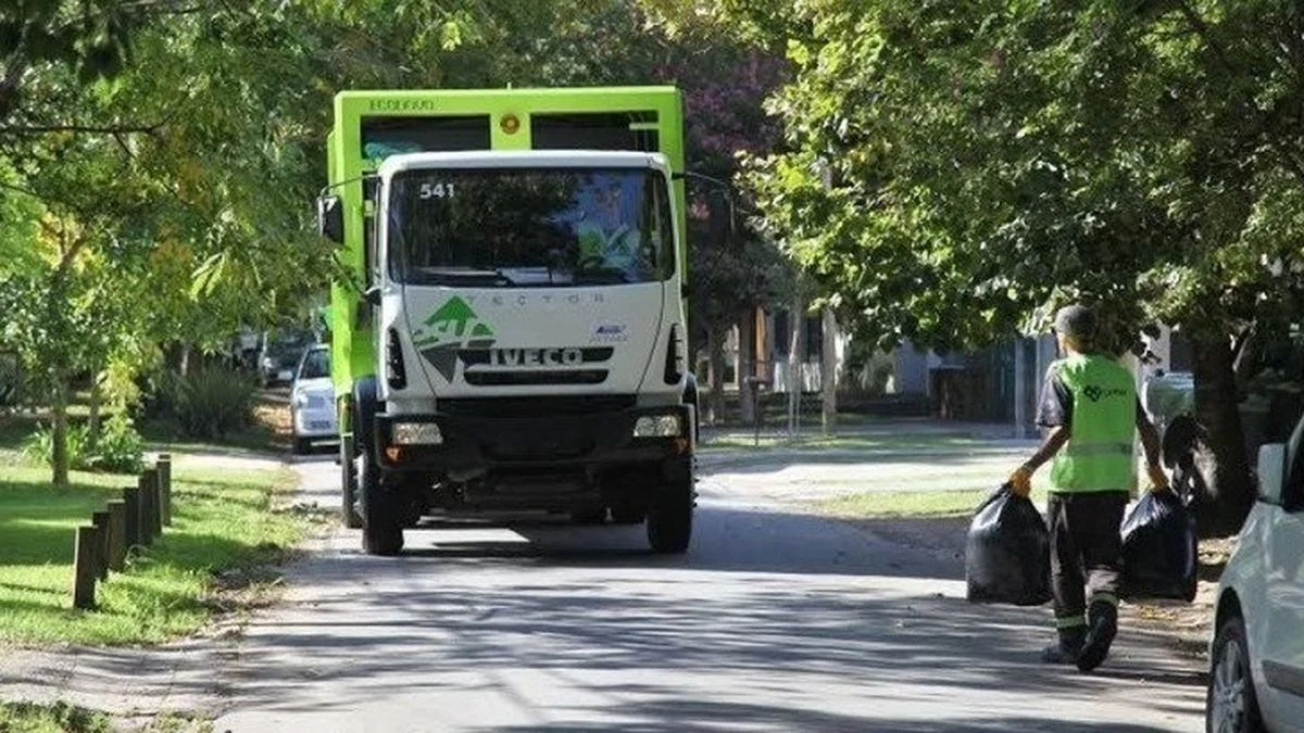 Choques, basura y presupuesto: el historial de ESUR en La Plata