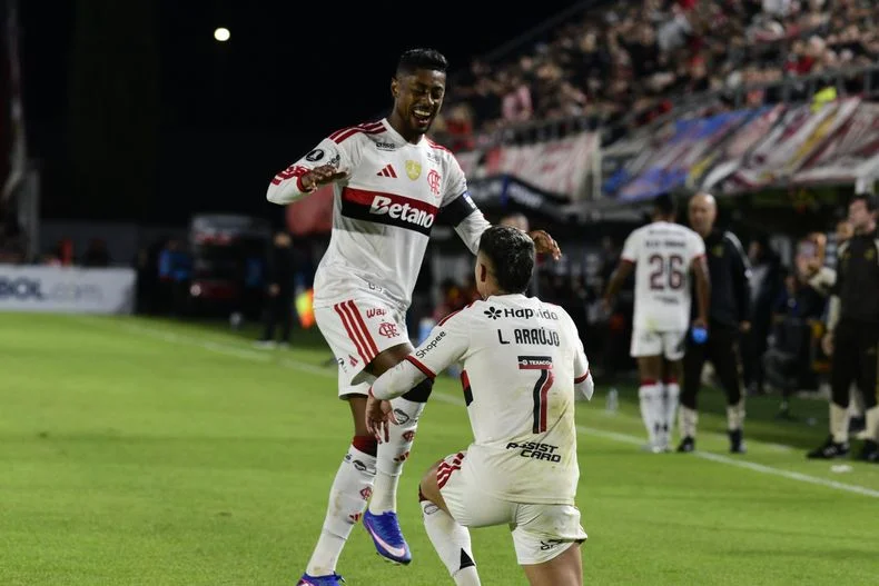 Los autores del gol de Flamengo, Bruno Henrique y Luiz Araujo