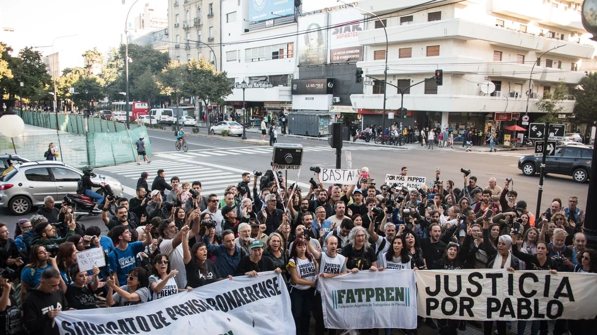 Camarazo en La Plata en repudio a la represión en el Congreso