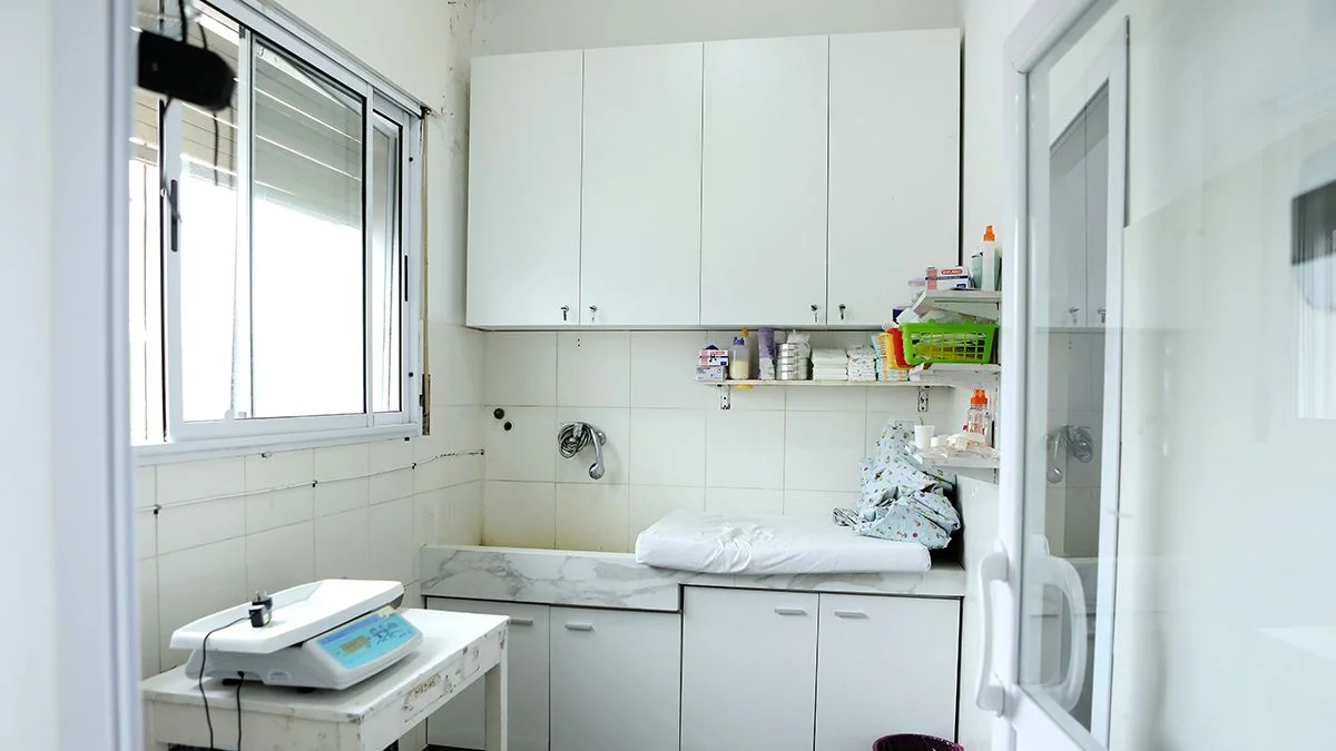 Egresados de la Escuela de Oficios de la UNLP realizaron muebles para un Hospital
