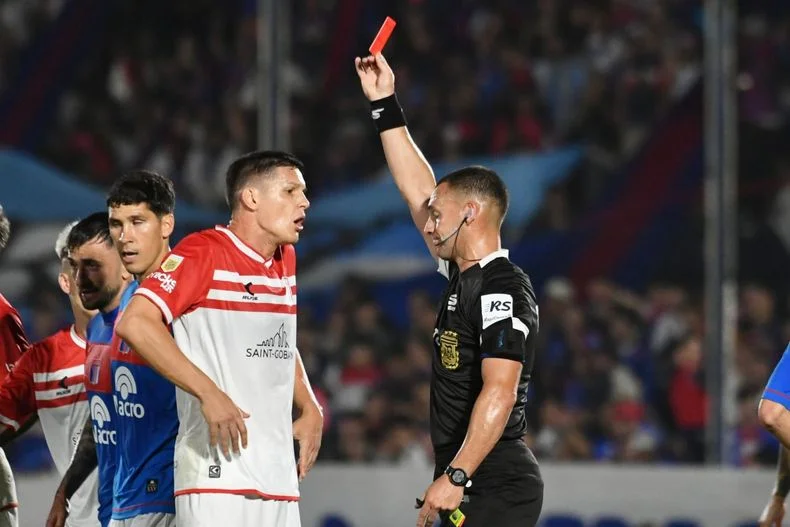 Baja sensible para Estudiantes: Guido Carrillo vio la roja ante Tigre