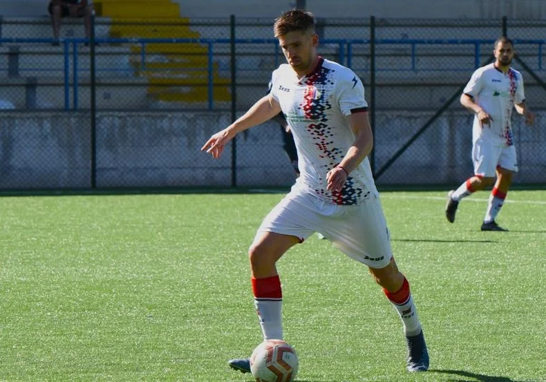 Valent&iacute;n Lombardi jugando en el Viejo Continente
