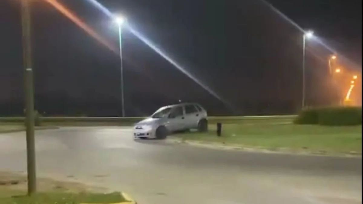 Un conductor alcoholizado despistó en la rotonda de Ensenada