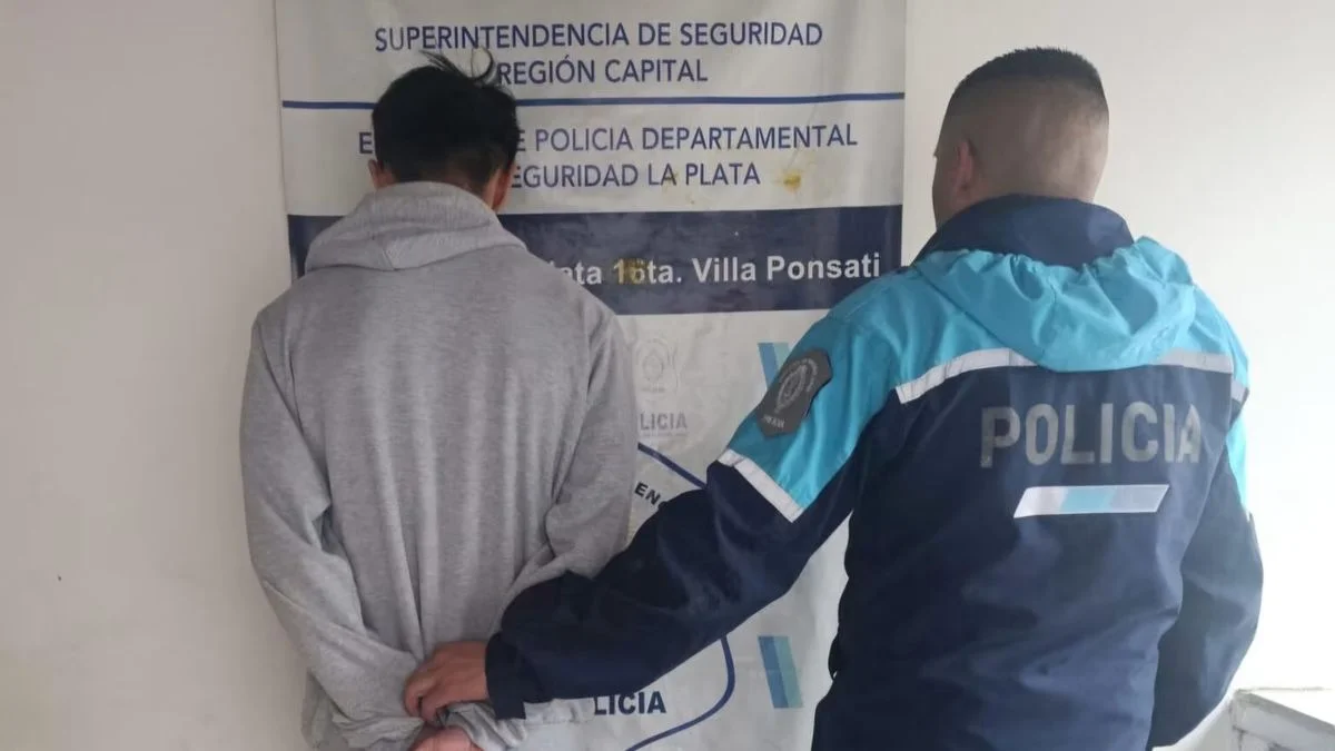 Iban en motos robadas y los detuvieron en La Plata