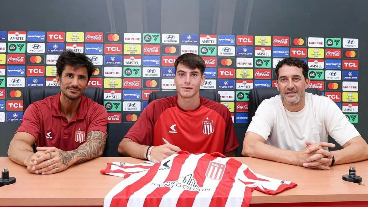 Estudiantes oficializó las firmas de los jugadores 2005