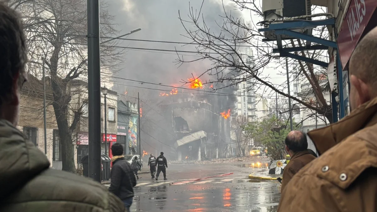 Preocupación en el centro de La Plata por un voraz incendio