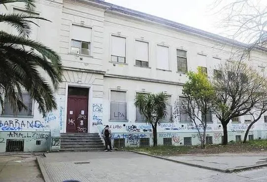 Estudiantes de la Normal N° 3 realizaron una sentada por ratas