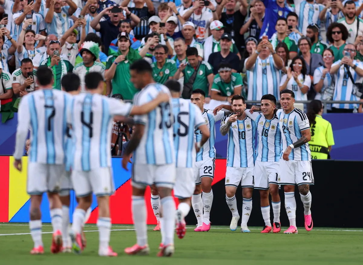 Lionel Messi está loco: la Selección Argentina goleó en su estreno mundialista y el sueño está en marcha