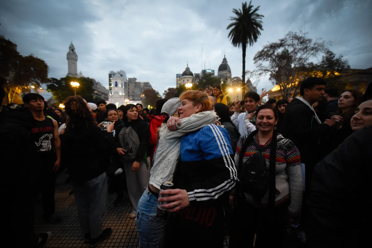 indio-abrazo