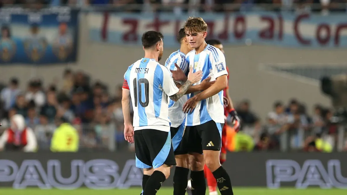 Nico Paz Lionel Messi ARG