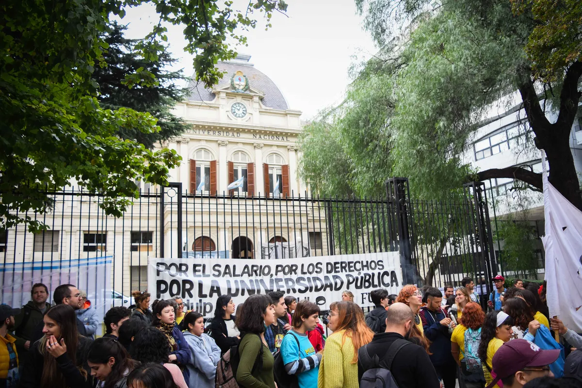 universidad-publica-manifestacion-rectorado-UNLP-001