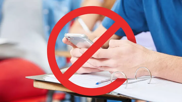 prohibido el uso del celular