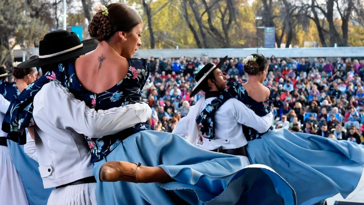 Mendoza celebra el Día de la Independencia con una gran peña en el Parque Cívico
