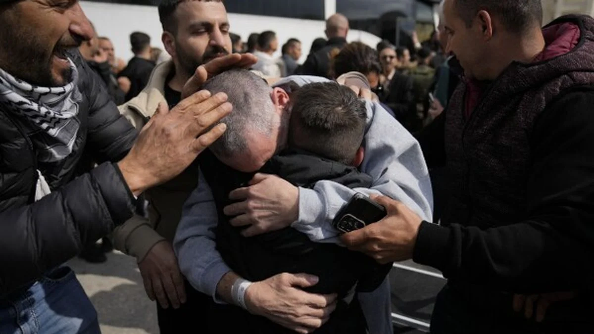 Alto al fuego con Israel: Hamás liberó a otros tres rehenes israelíes en la Franja de Gaza