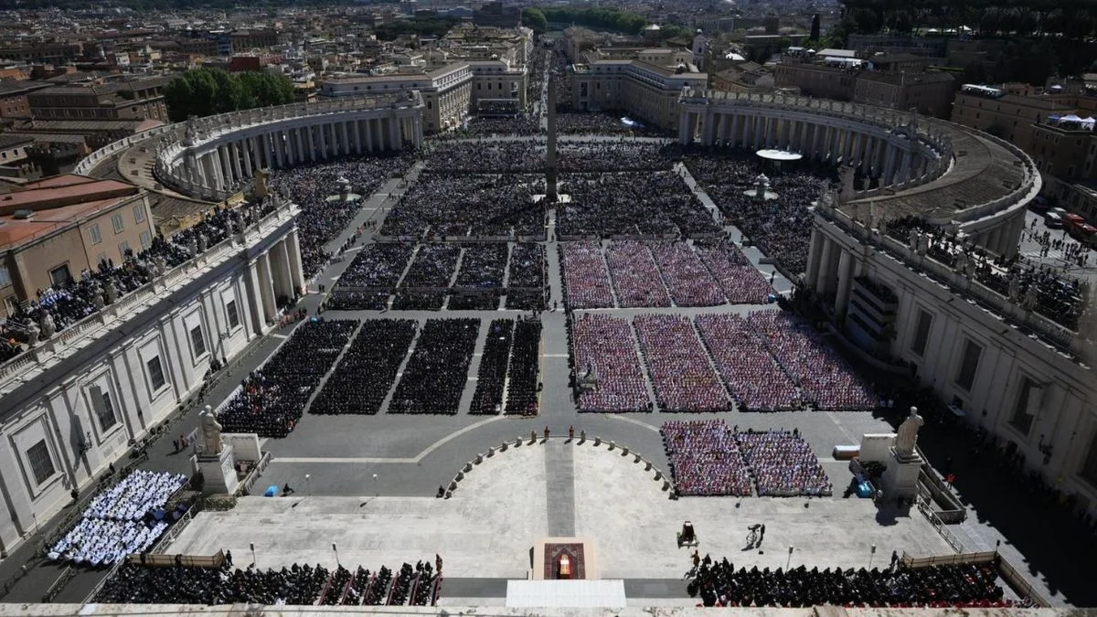 Tras un multitudinario funeral, los restos del papa Francisco descansan en la basílica de Santa María la Mayor