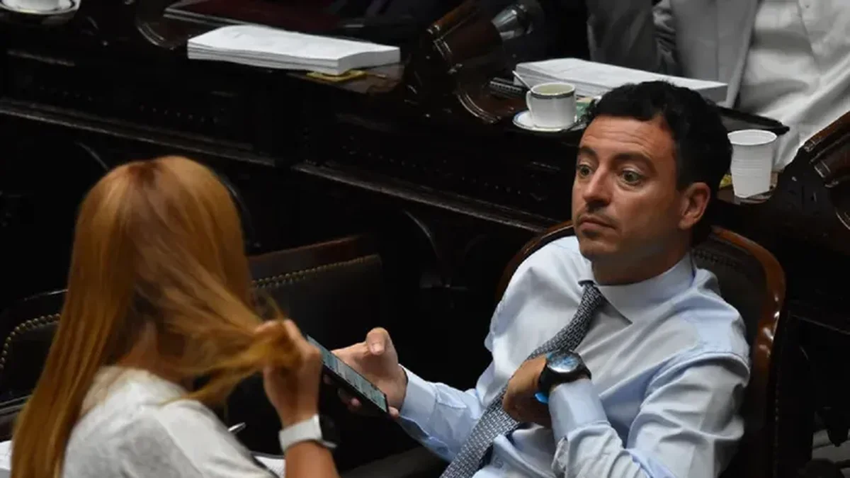 Tironeo radical: De Loredo, atrapado en la rosca de Valdés y Cornejo por la silla de Lousteau en la UCR