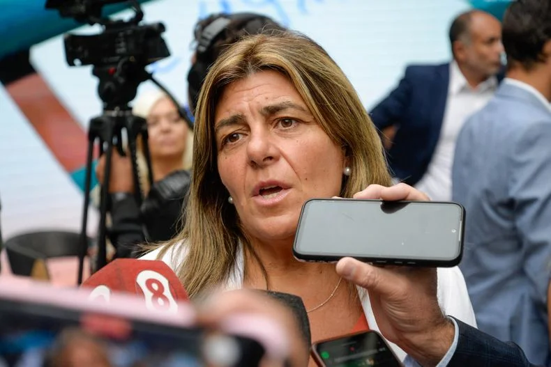 La senadora radical Mariana Juri vot&oacute; en contra de crear la comisi&oacute;n $LIBRA en el Senado. Su compa&ntilde;ero de banca, Rodolfo Su&aacute;rez apoy&oacute; la investigaci&oacute;n.&nbsp;