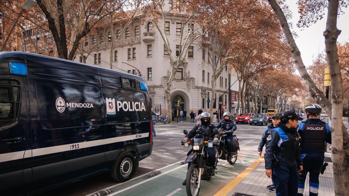 Detienen a cuatro presuntas "mecheras" en la zona bancaria del centro de Mendoza