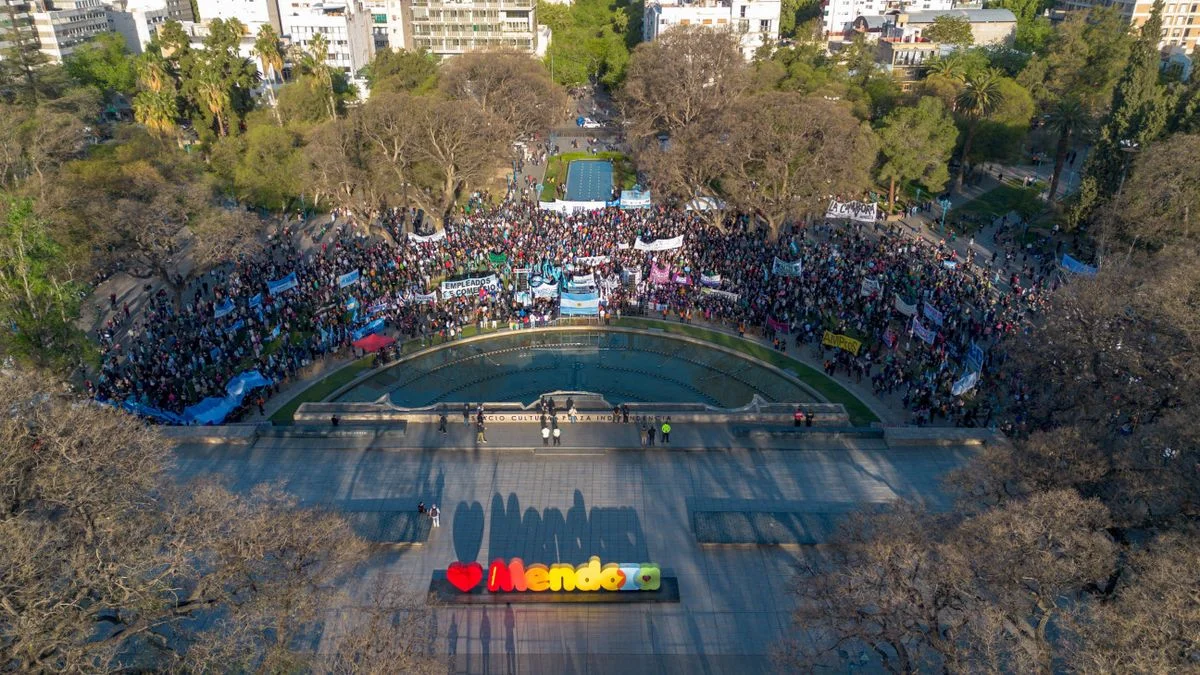 La UNCuyo confirma la marcha y un acto en la Plaza Independencia en rechazo al veto de Javier Milei