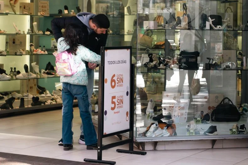 El comercio abrir&aacute; sus puertas en un 80% en Mendoza.