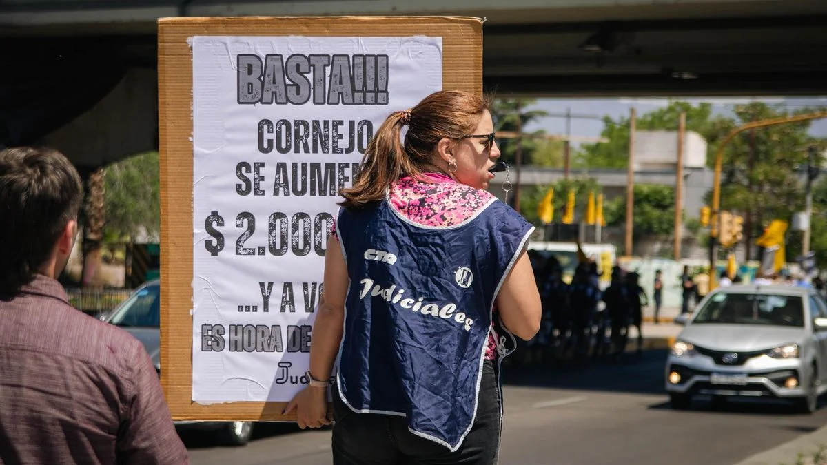 "Aprietan al trabajador": gremios en alerta por la ofensiva de Cornejo que alienta la desafiliación masiva
