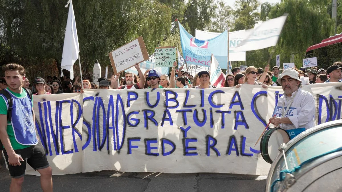 Nueva marcha federal universitaria ante un recorte histórico con convocatorias en todo el país