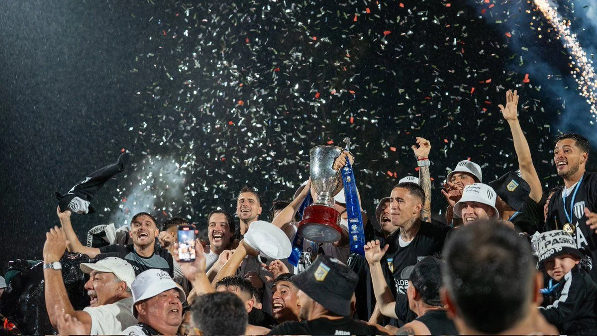 La distinción que recibió Gimnasia por su histórico ascenso a Primera División